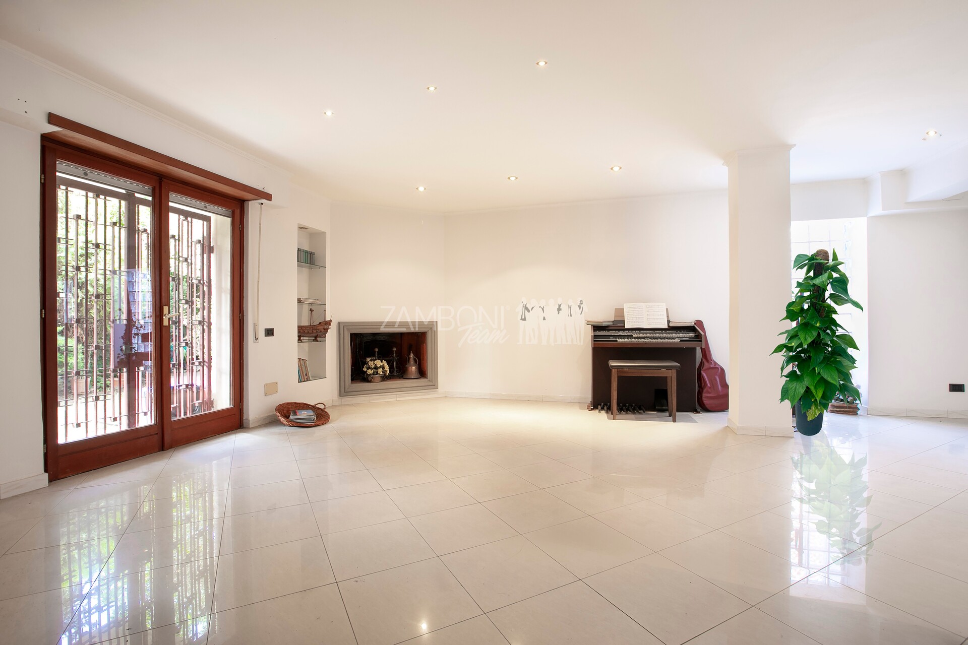 Villa-capo-schiera-axa-salone-finestra
