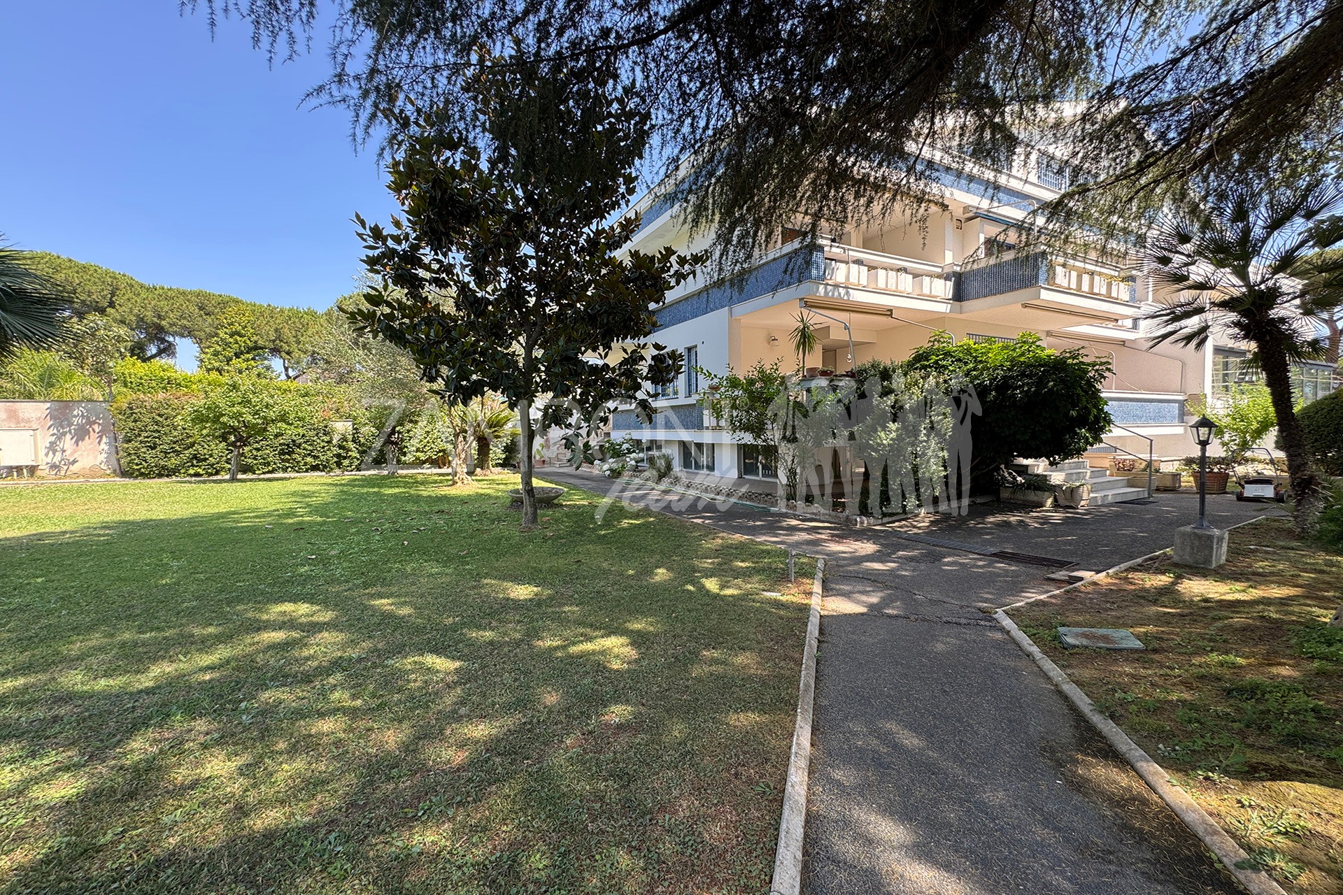 Villa plurifamiliare via Dobbiaco 67E, Infernetto