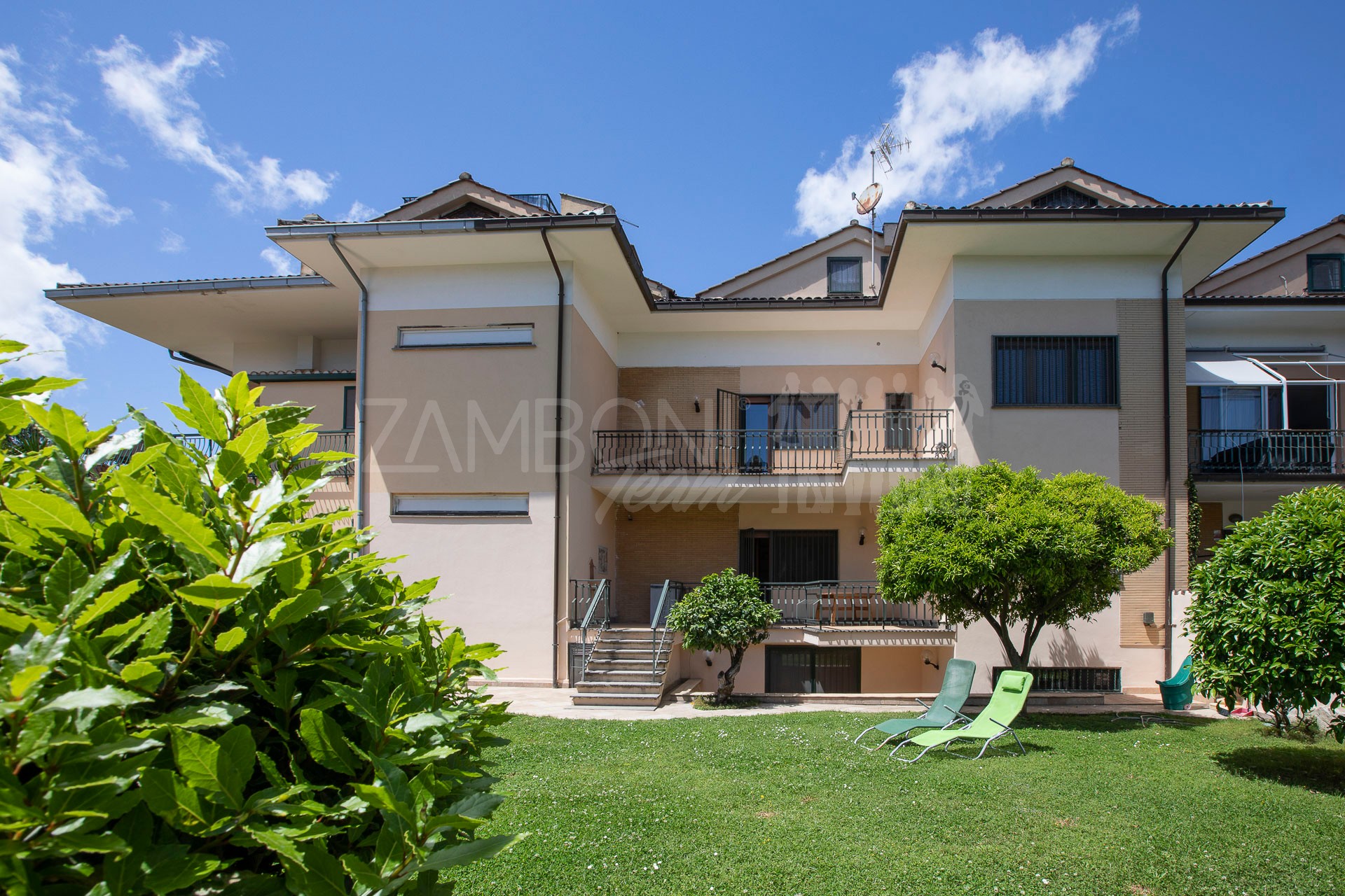 VILLA-A-SCHIERA-250-MQ-CON-GIARDINO-FRAZIONABILE-IN-DUE-UNITÀ-ABITATIVE-VIA-SAFFO (1)