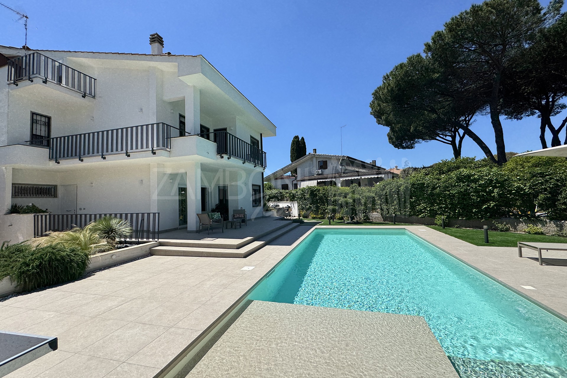 VILLA-DI-PRESTIGIO-CON-PISCINA–CLASSE-ENERGETICA-A-VIA-AMIPSIA (1)