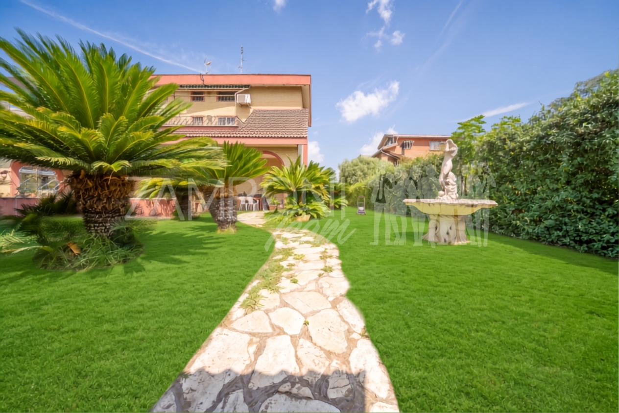AXA-Villa-Bifamiliare-con-500-mq-di-Giardino-via-euripide (1)